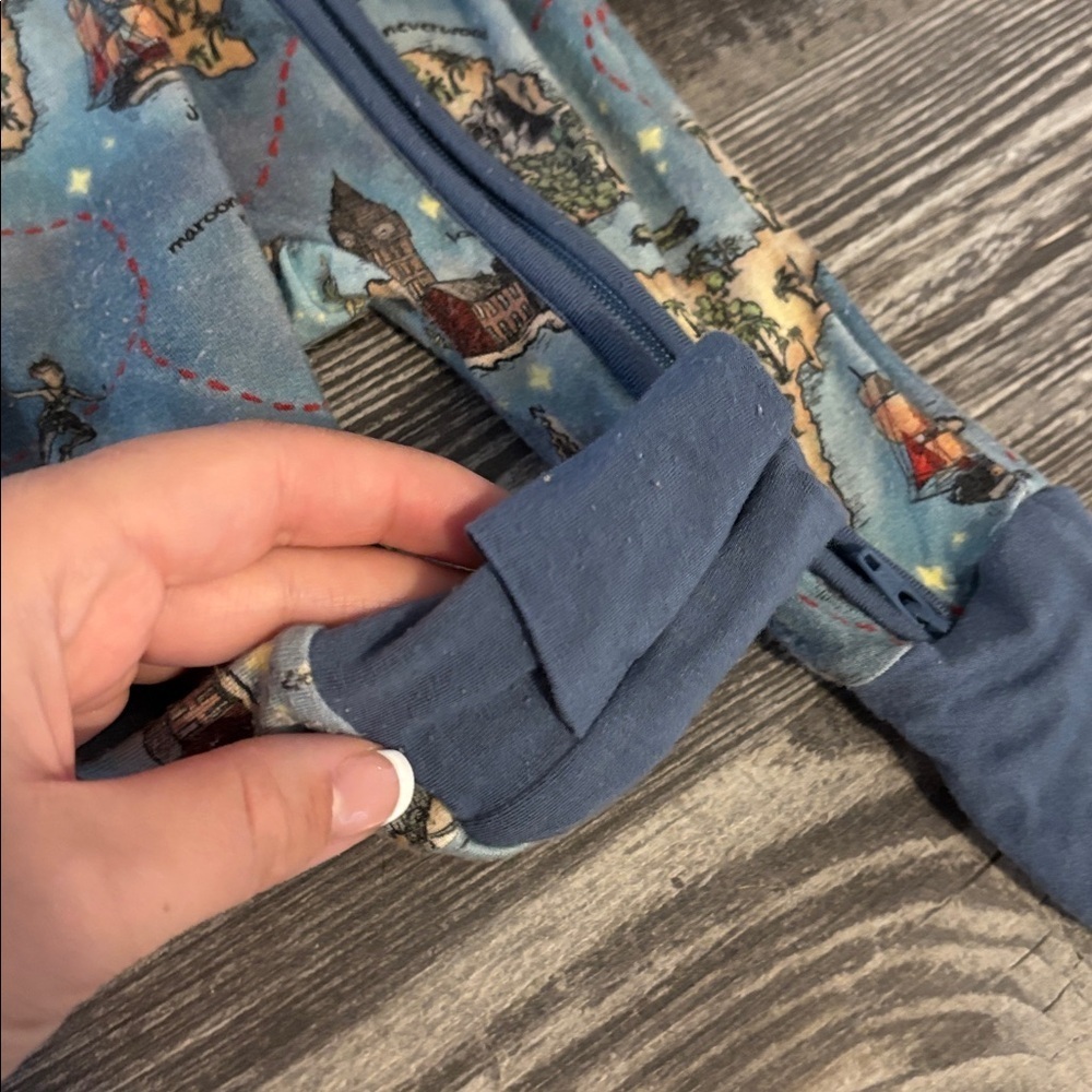 Little Crowns & Capes Neverland Zip Sleeper - Picture 4 of 5
